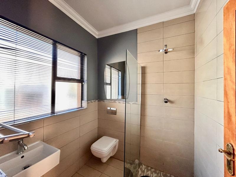 To Let 4 Bedroom Property for Rent in Xanadu North West